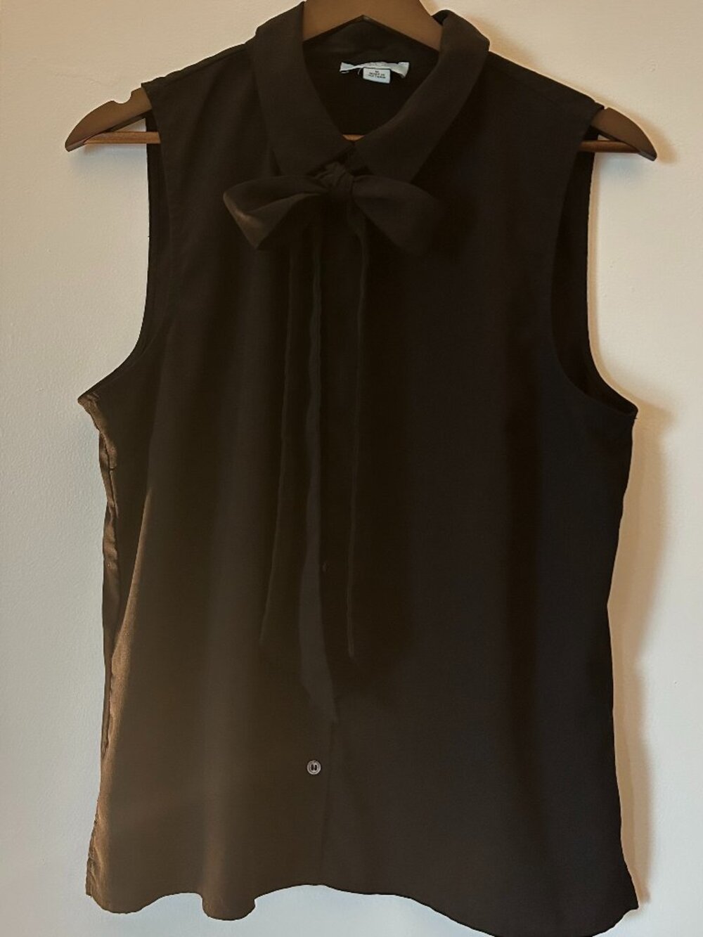 Cece bow button up top M